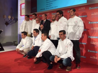 Foto de família dels nous cuiners amb l'estrella Michelin  M. JOSEP JORDAN