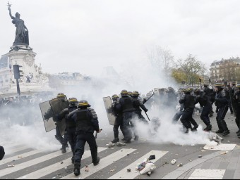 Aldarulls per no poder manifestar-se a París.  REUTER