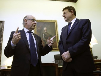 El president de la Generalitat amb el ministre d'Hisenda. AGÈNCIES
