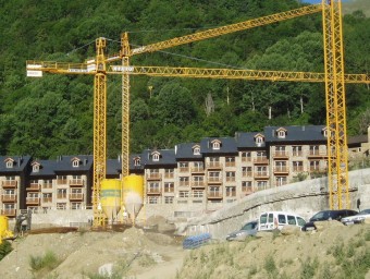 Imatge d'arxiu de les obres per a la construcció d'habitatges al nucli d'Espui (Pallars Jussà) J.R