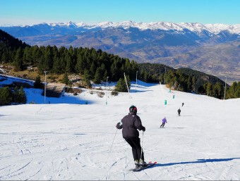 Una vista de Masella amb les muntanyes ceretanes i nordcatalanes de fons. EL PUNTAVUI