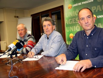 Ramon Bonet, Miquel Blanch i Josep Maria Coll en la roda de premsa que van oferir ahir ACN