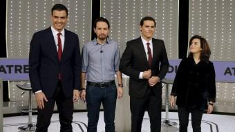 Sánchez i Iglesias, a l'esquerra, i Rivera i Santamaría, a la dreta del plató REUTERS