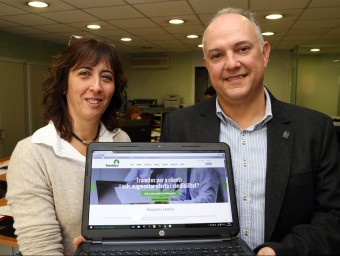 Cristina Pérez i Carles Boronat, dos dels tres creadors de Tramitatu.  JUANMA RAMOS