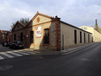 El museu de l'Estampació de Premià de Mar s'ubica en una antiga fàbrica de gas, de la qual es conserva la façana de l'entrada QUIM PUIG