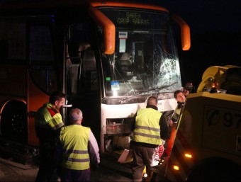 L'autobús que va resultar implicat ahir a la tarda en el fatídic accident JOAN CASTRO (ICONNA)