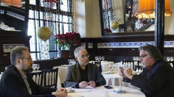 Juan Carlos Girauta (C's) i Joan Tardà (ERC), durant el cara a cara moderat pel director d'El Punt Avui, Xevi Xirgo, al restaurant Set Portes de Barcelona JOSEP LOSADA