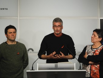 Els diputats de la CUP Josep Manel Busqueta, Sergi Saladie i Gabriela Serra EFE