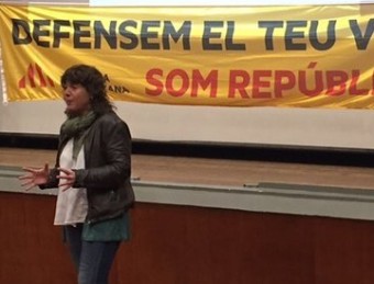 La candidata Teresa Jordà ahir en un acte electoral celebrat a Amer EL PUNT AVUI