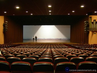 L'escenari del teatre de la Passió d'Esparreguera, vist des de platea ARXIU