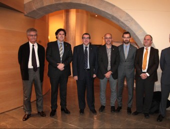 Una fotografia dels representants del conveni, que es va signar a la Diputació de Girona.  JOAN SABATER
