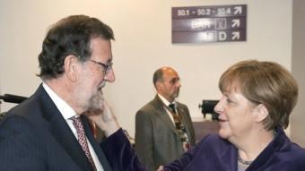 Angela Merkel s'interessa per l'estat de Mariano Rajoy ahir a Brussel·les EFE