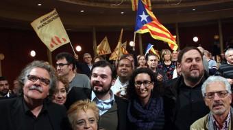 Gabriel Rufián, Joan Tardà, Oriol Junqueras, Marta Rovira i Santi Vidal són aplaudits a l'inici del míting al Teatre Principal de Sabadell ACN