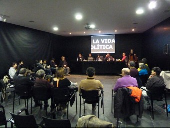 Els autors del documental durant la presentació del document prèvia a la conferència informativa i al debat al MAP de Ripoll. J.C