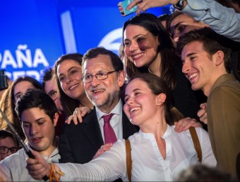 Mariano Rajoy, guanyador de les eleccions espanyoles del 20 de desembre passat, en un miting de campanya.  AFP PHOTO / GABRIEL GALLO