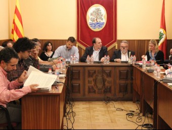 Una imatge d'arxiu del ple de novembre amb l'alcalde, Estanis Fors, presidint la taula de la sala de plens. ARXIU