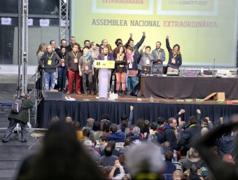 L'Assemblea extraordinària de la CUP celebrada a Sabadell per decidir la investidura de Mas.  ANDREU PUIG