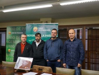 Felip Gallart (La Femosa), Joan Caball (UP), Josep Cabré (UP) i Oriol Domènech, fill de l'homenatjat, a la presentació UP
