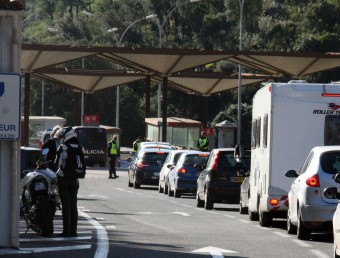 Els controls policials francesos darran dels atemptats de París, han provocat llargs embussos a la Jonquera i el Pertús ACN