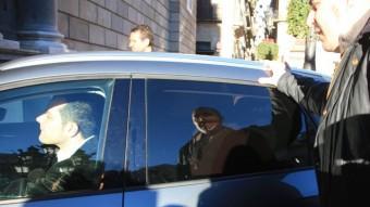 Un cotxe amb els vidres tintats entra al Palau de la Generalitat aquest dissabte a la tarda ACN