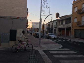 El carrer Gavarres que connecta amb el carrer Camprodon –antiga C-65– , on es posarà un nou semàfor C. AJUNAMENT