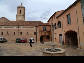 Antics edificis del monestir i església de Santa Maria d'Amer. MANEL LLADÓ