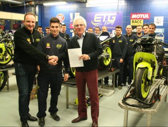 Xavi Pinsach, amb els membres d'ETG.  ETG RACING /FIM CEV