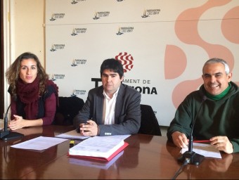 Laia Estrada i Jordi Martí, amb l'advocat Carles Perdiguero (al centre) ACN