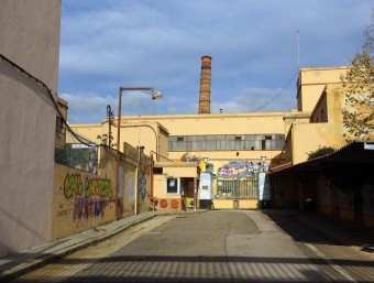 La cèntrica fàbrica de Can Sanpere de Premià de Mar , fa dos anys llargs que està ocupada QUIM PUIG