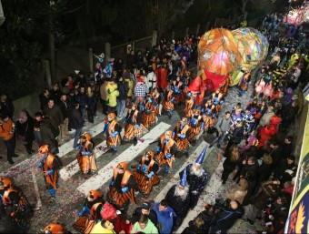 Un moment de la rua del carnaval de Torelló de l'any passat, l'acte més multitudinari i vistós ALBERT LLIMÓS / EL 9 NOU