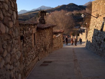 Una vista de l'accés a l'Arçamala des de la vila vella, que ara, l'Ajuntament de Sant Joan ha millorat. J.C