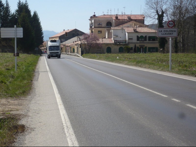 El sector de la Llaudet, que configura una de les entrades de Sant Joan de les Abadesses per l'Eix pirinenc. J.C