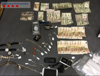 Els Mossos van trobar diners, joies i altres estris al domicili dels detinguts ACN