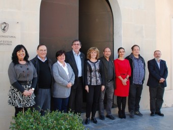 Maria del Carme Rallo, al centre de la imatge, amb els regidors del nou govern EL PUNT AVUI
