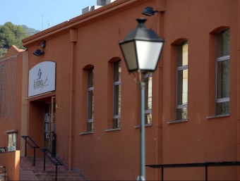 L'entrada del Centre Cívic de La Fàbrica, on el govern local ha impulsat l'oferta cultural perquè sigui un punt de trobada i cohesió pels veïns QUIM PUIG