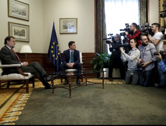 El president del govern espanyol en funcions, Mariano Rajoy, i el líder del PSOE, Pedro Sánchez, aquest divendres al Congrés dels Diputats EFE