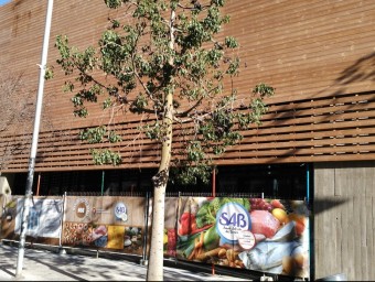 L'edifici del nou mercat de Sant Adrià està acabat des del setembre passat a l'espera que s'ompli d'activitat. M.M