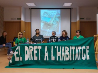 Imatge de l'acte de denúncia organitzat per la CUP i la Plataforma d'Afectats per la Hipoteca (PAH) ahir a Malgrat T,M