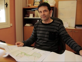 José Ignacio Aparicio mostra al seu despatx els plànols de la pedrera del Telègraf ACN