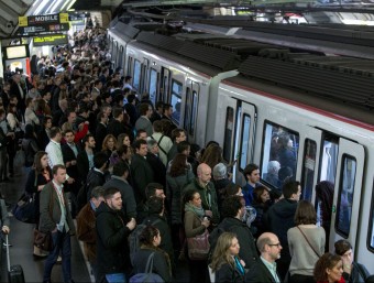 La vaga de metro ha col·lapsat la mobilitat a Barcelona ALBERT SALAMÉ