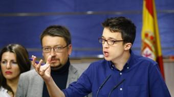 El portaveu de Podem, Íñigo Errejón, al costat del diputat d'En Comú Podem, Xavier Domèniec, aquest dimecres al Congrés EFE