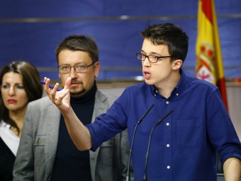 El portaveu de Podem, Íñigo Errejón, al costat del diputat d'En Comú Podem, Xavier Domèniec, aquest dimecres al Congrés EFE