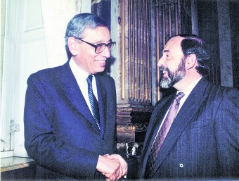 El professor Francesc Granell (dreta) a una reunió a l'ONU amb Butros Butros-Gali.  ARXIU