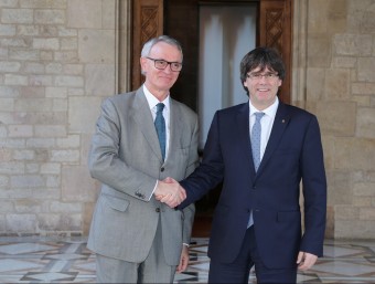 Puigdemont rebia ahir al president del Cercle d'Economia, Anton Costas.acn