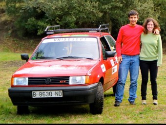 Pau Martí i Anna Bruguera amb el cotxe de l'Unidesert 2016 P.M