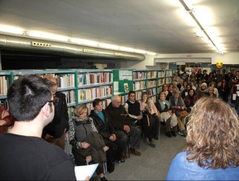 El Fons Francesca Bartrina va ser inaugurat ahir a la biblioteca de Banyoles amb un centenar de títols JOAN SABATER