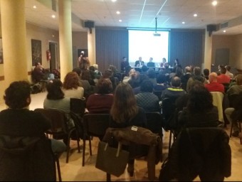 Una imatge de la reunió de dijous al centre cívic de Breda sobre els estudis d'ESO al poble EL PUNT AVUI