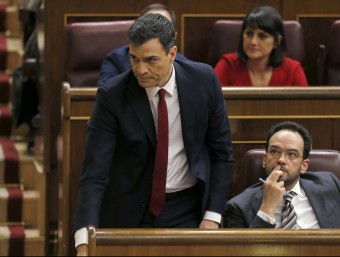 Pedro Sánchez, candidat a la investidura, pronuncia el seu vot, aquest divendres al Congrés