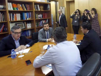 Els equips negociadors de PSOE i C's, reunits el passat 23 de febrer al Congrés EFE