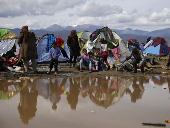 Refugiats al camp d'Idomeni, a la frontera entre Grècia i Macedònia REUTERS